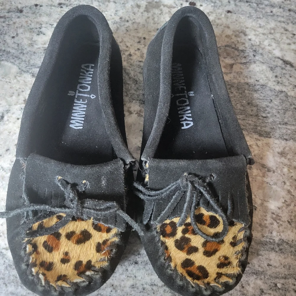 Little Girls Minnetonka‎ moccasins Size 11